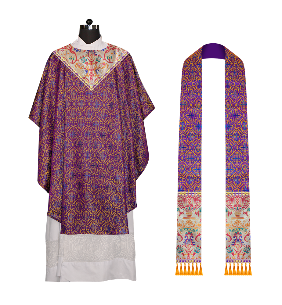 Casulla de tapiz con trenzas y ribetes detallados