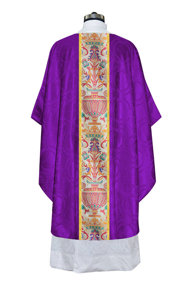 Gothic Chasubles in Coronation Tapestry