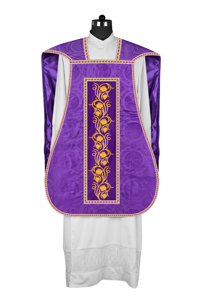 Casulla romana con bordados y adornos de uvas 