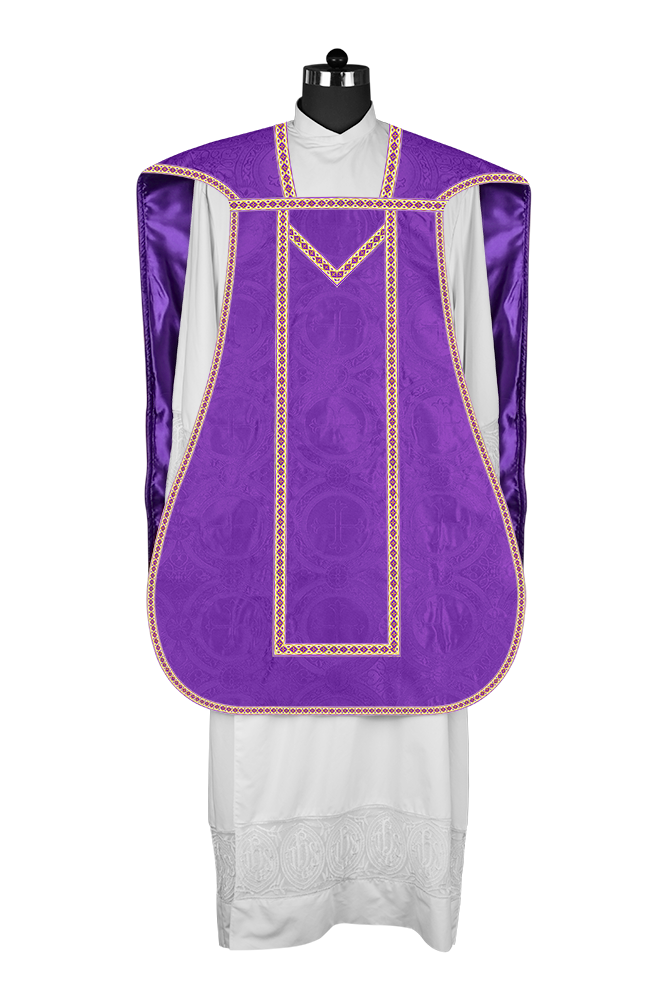 Casulla romana con motivos y ribetes adornados 