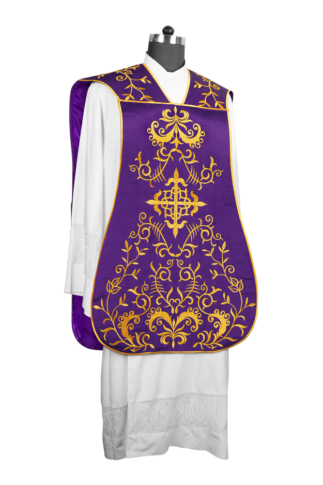 Casulla romana con bordados adornados 