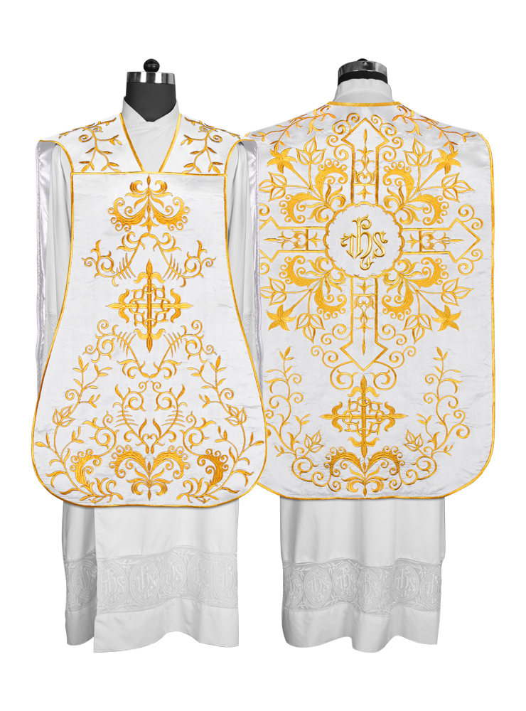 Casulla romana con bordados adornados 
