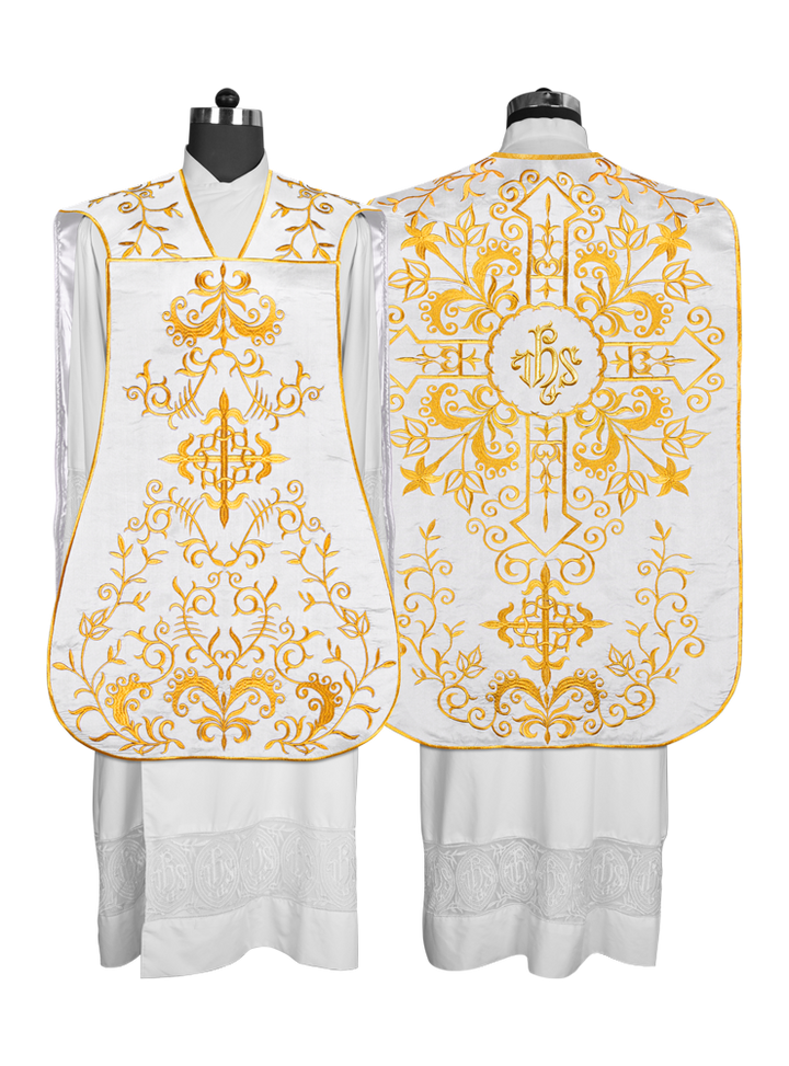 Casulla romana con bordados adornados 