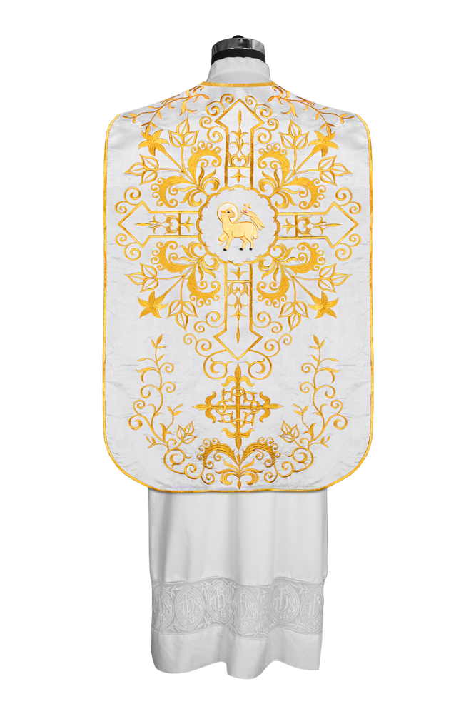 Casulla romana con bordados adornados 