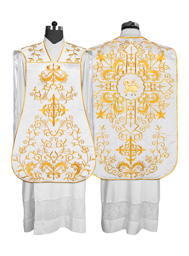 Casulla romana con bordados adornados 