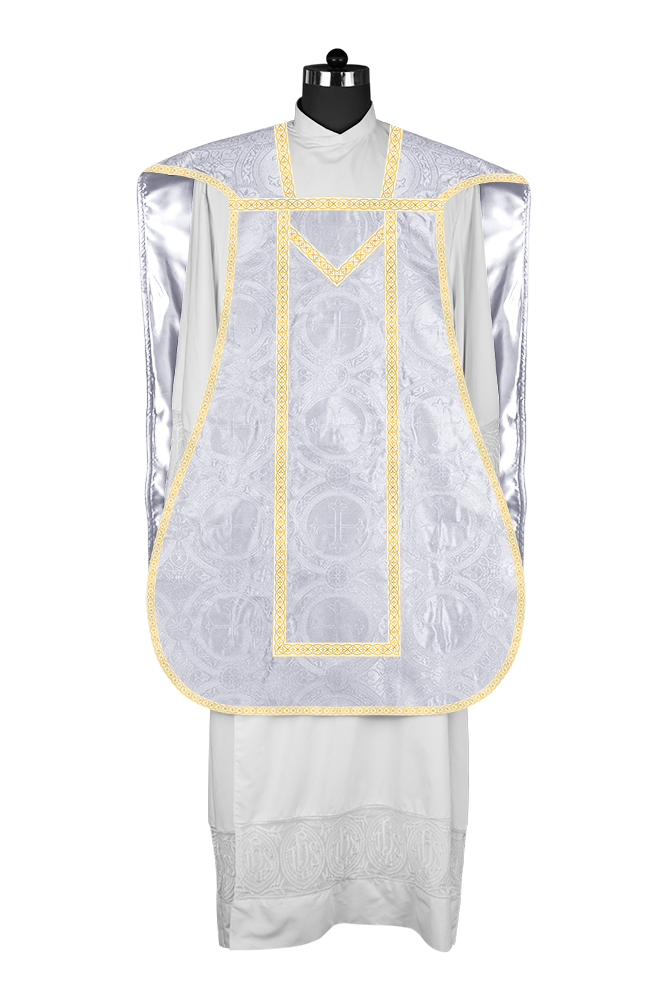 Casulla romana con motivos y ribetes adornados 