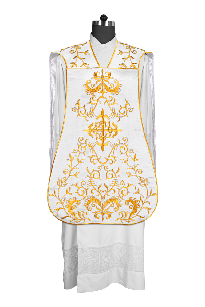Casulla romana con bordados adornados 