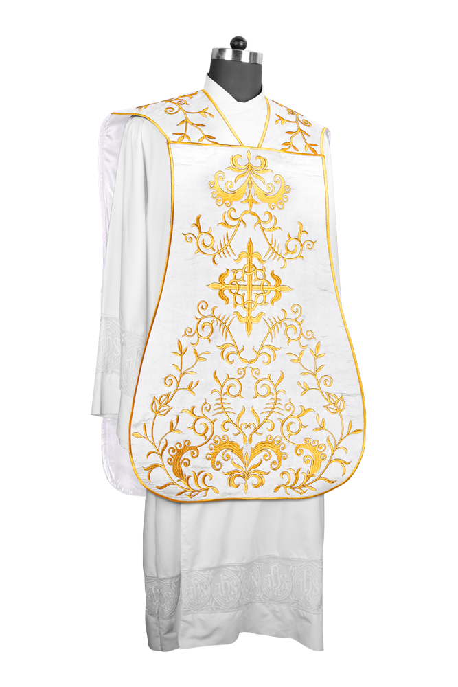 Casulla romana con bordados adornados 