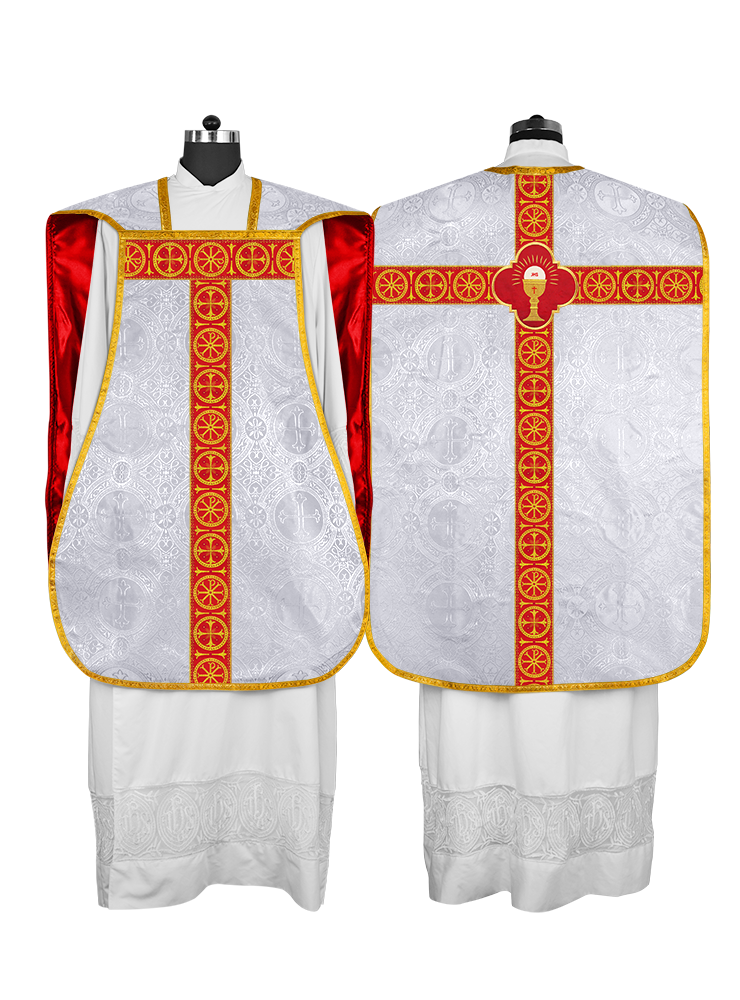 Casulla romana con motivo espiritual y trenzas ornamentadas 