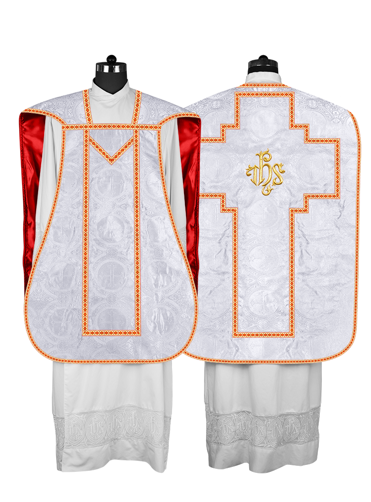 Casulla romana con motivos y ribetes adornados 