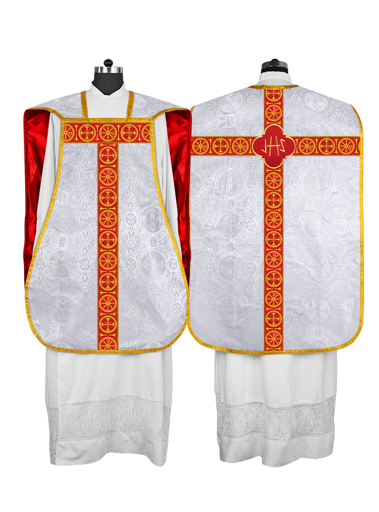 Casulla romana con motivo espiritual y trenzas ornamentadas 