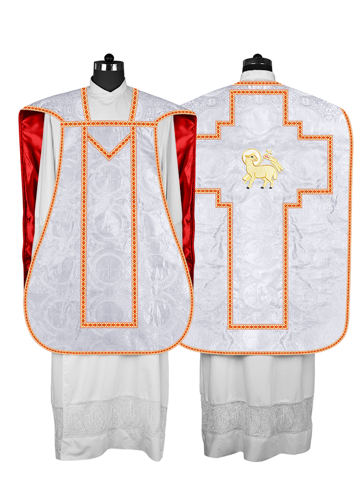 Casulla romana con motivos y ribetes adornados 