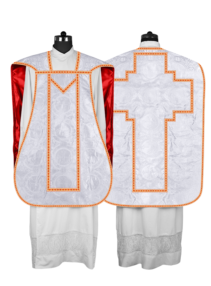 Casulla romana con motivos y ribetes adornados 