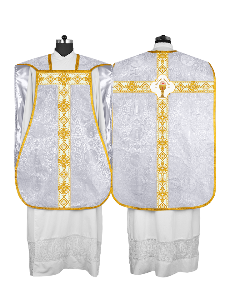 Vestimenta con espalda de violín y motivo bordado 