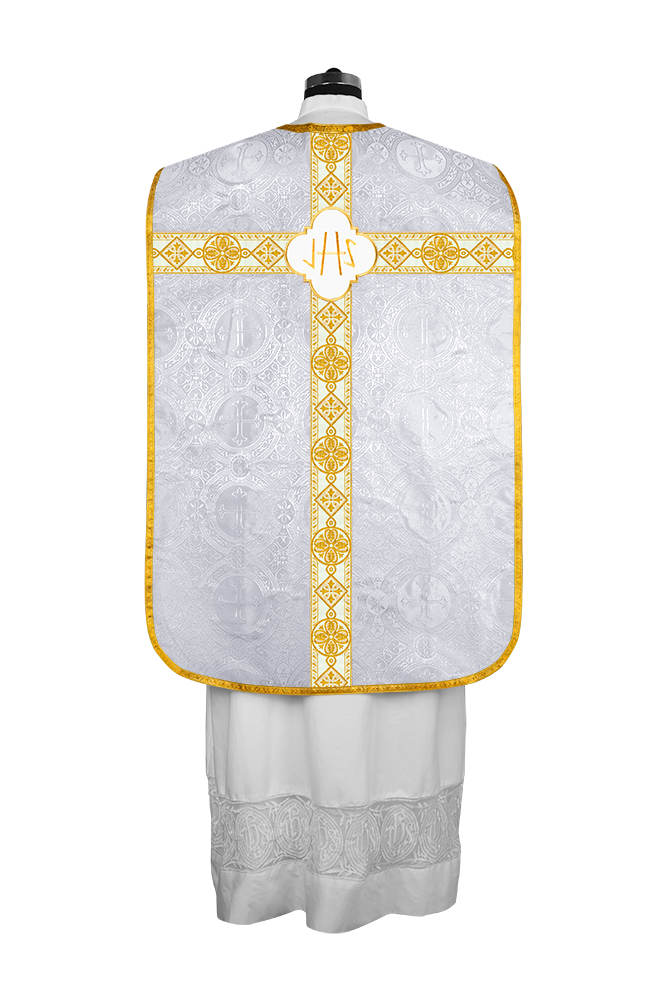 Vestimenta con espalda de violín y motivo bordado 