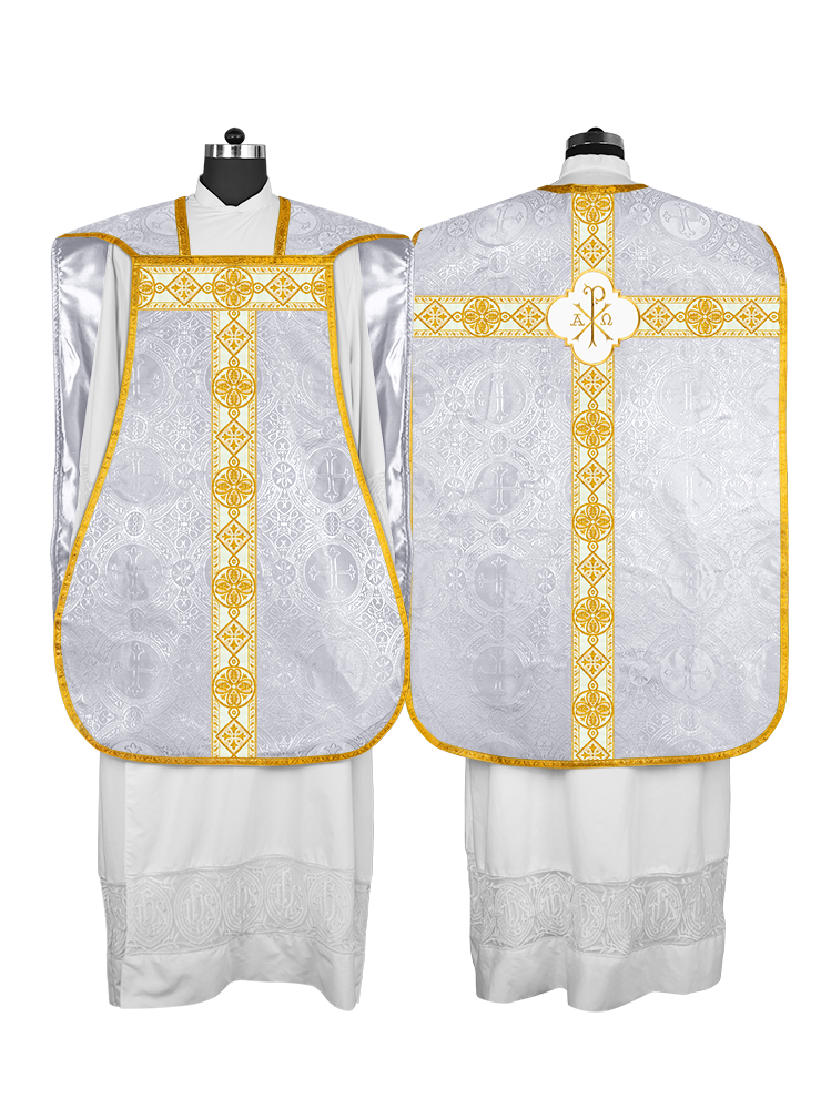 Vestimenta con espalda de violín y motivo bordado 