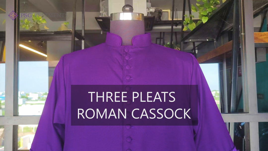 Roman cassock with 3 pleats