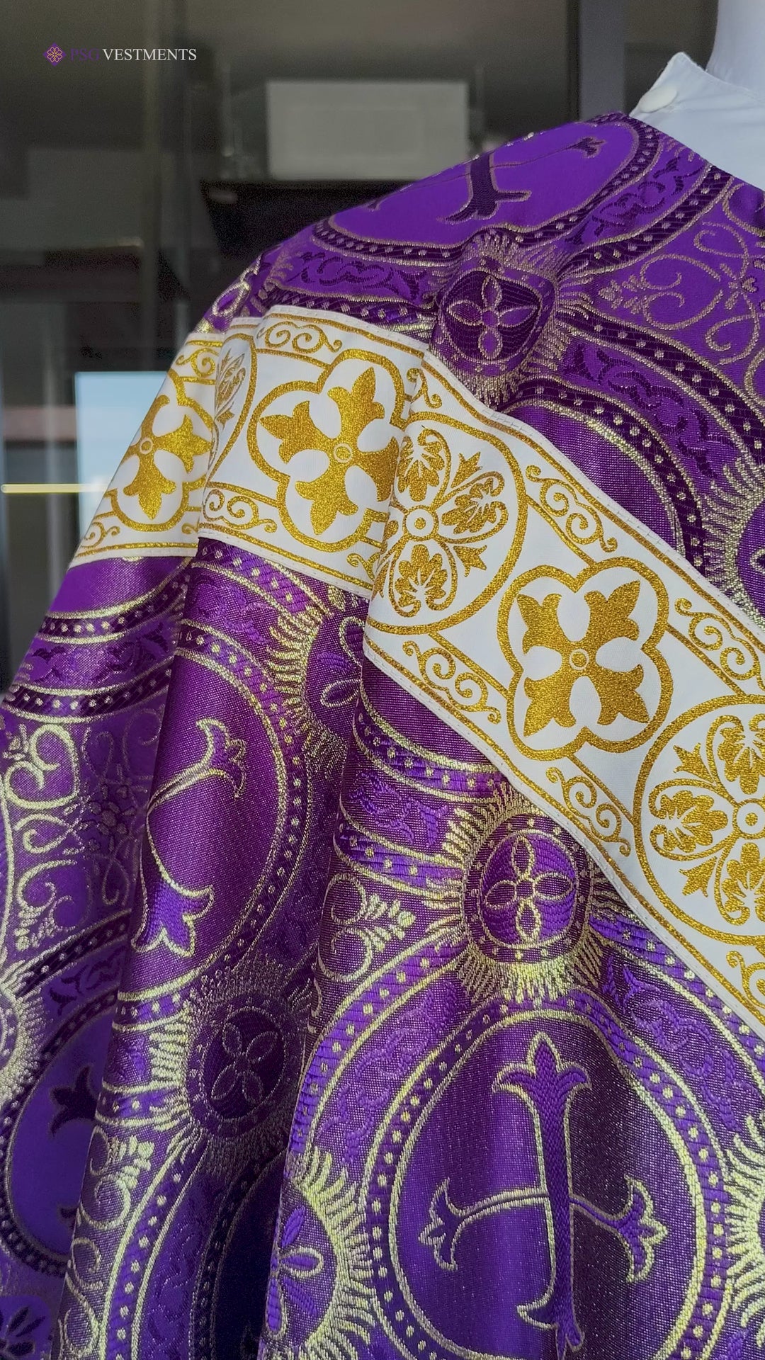 Casulla Pugin hecha a mano con trenzado de Orphrey 