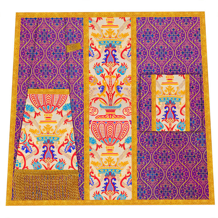 Gothic Chasubles in Coronation Tapestry